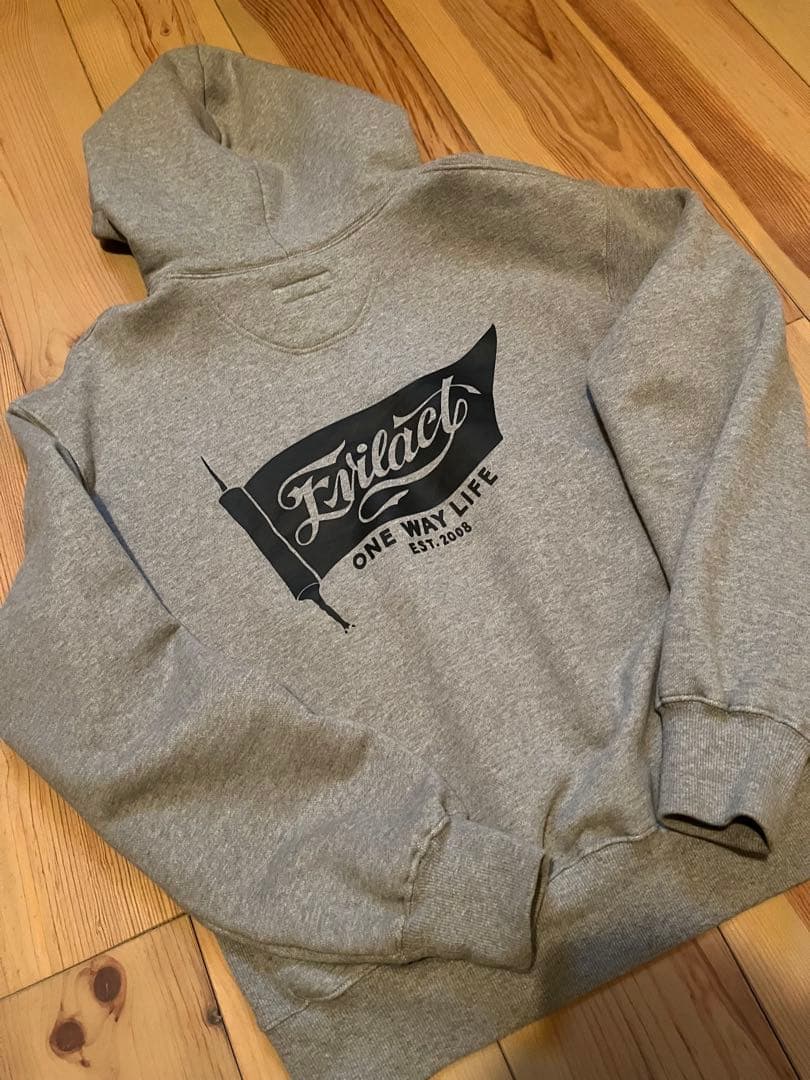 evilact イーブルアクト　パーカー