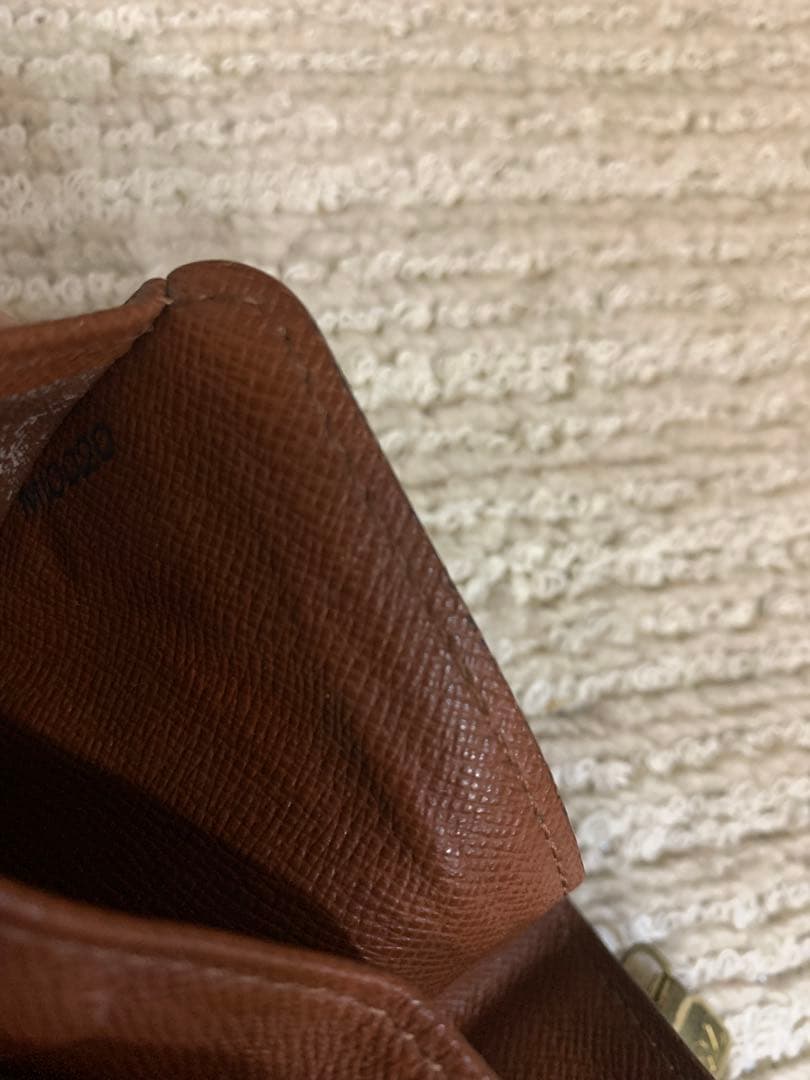 ルイ・ヴィトン 二つ折り財布 ダークブラウン。LOUIS VUITTON 。