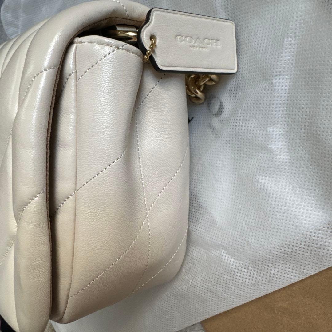 COACH アイボリー キルティング ショルダーバッグ【美品】