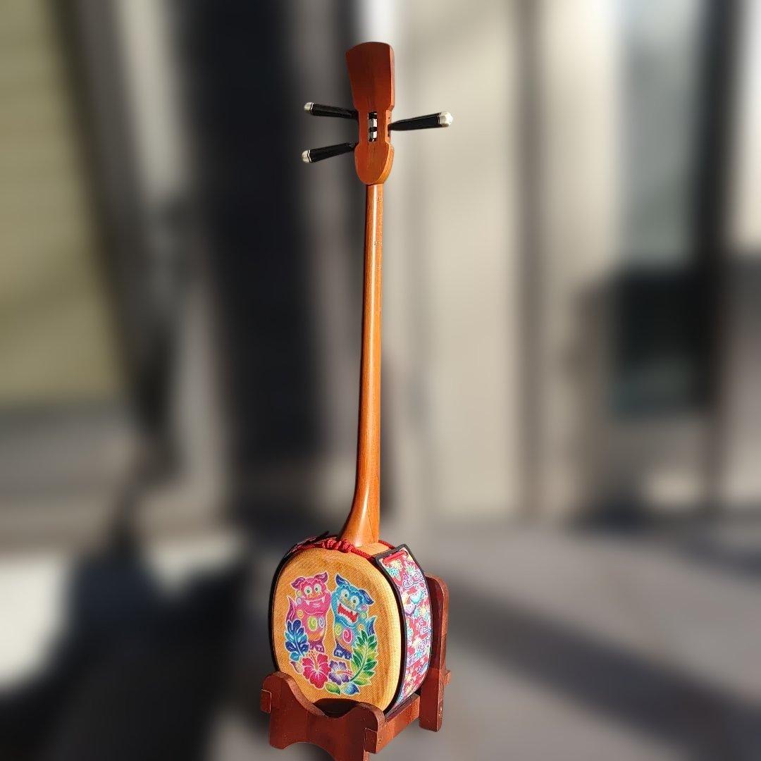 沖縄三線　三線　久場の骨型　　　シーサー柄　「弾く・見る・飾る」