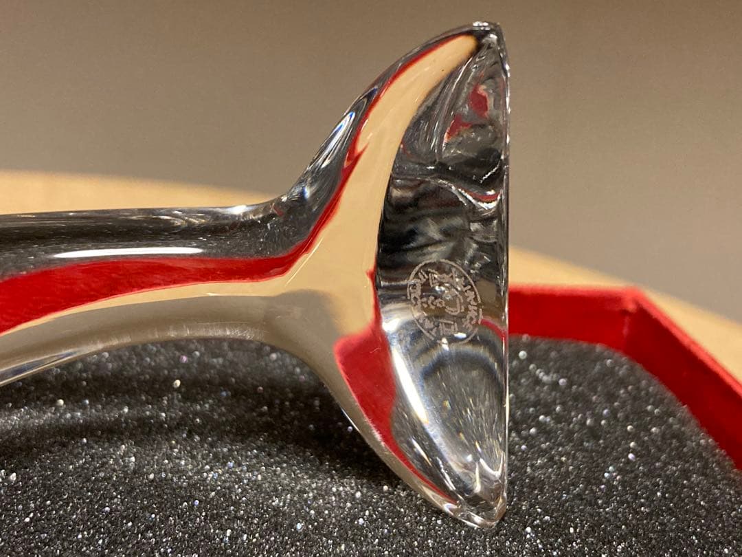 バカラ　イルカ　フィギュリン