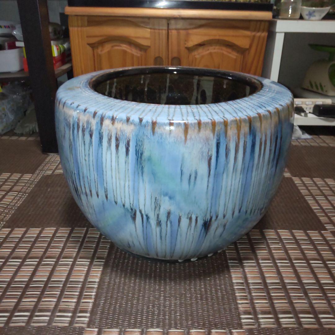 青と白の陶器製 火鉢