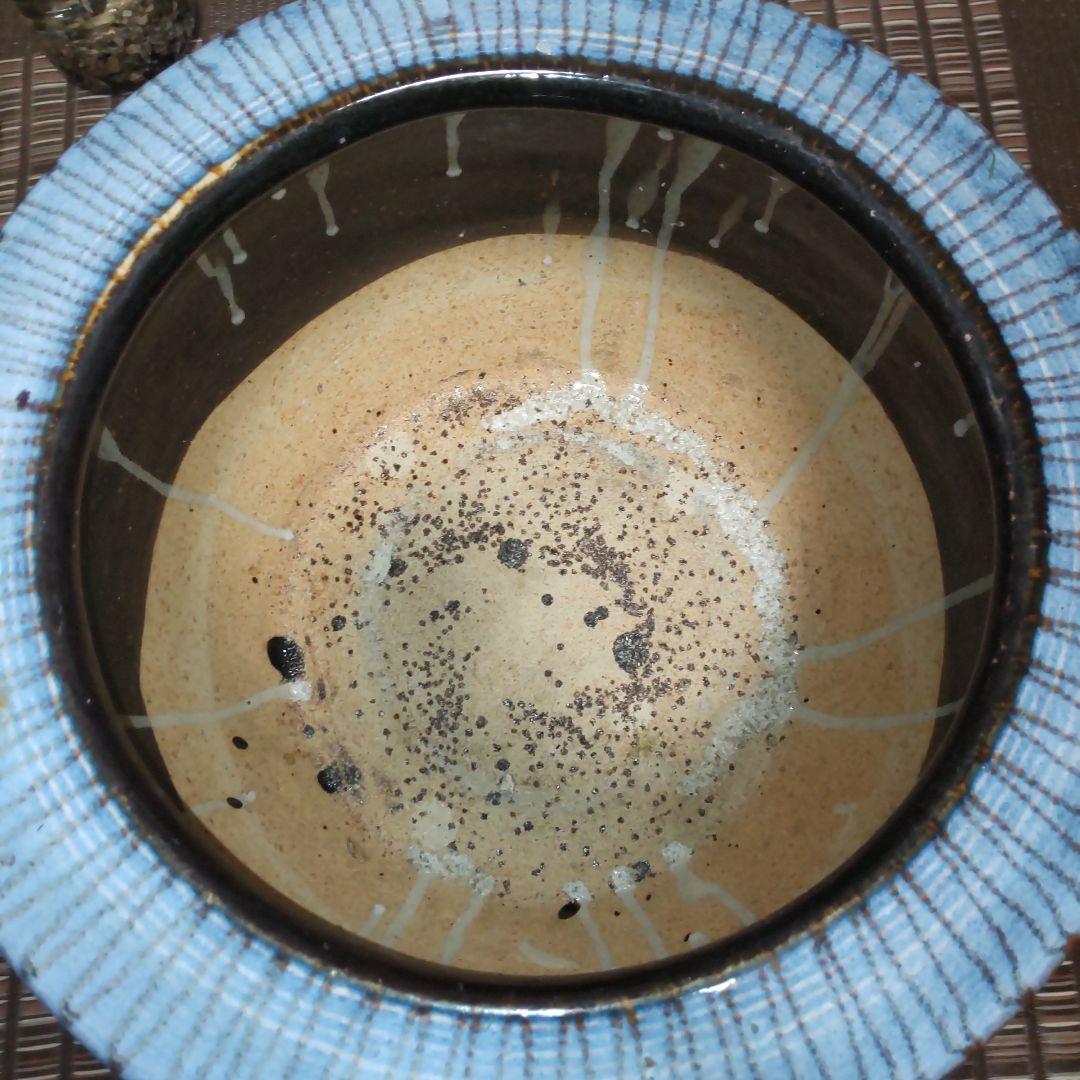 青と白の陶器製 火鉢