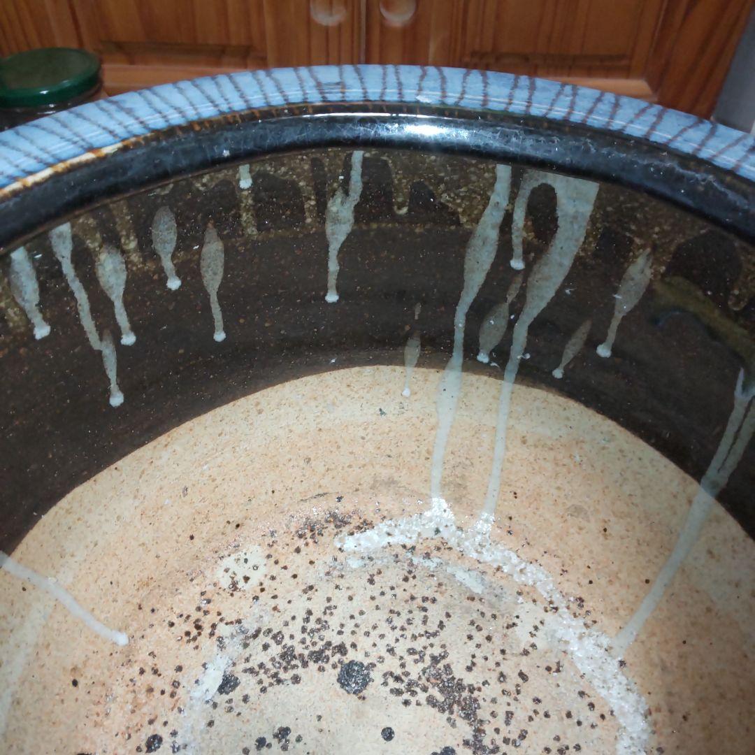 青と白の陶器製 火鉢