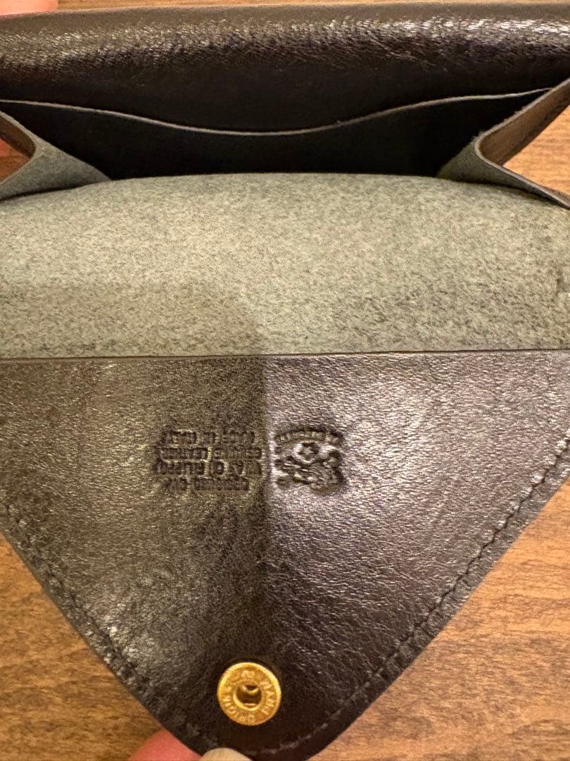 【新品未使用品】　IL BISONTE ブラックレザーケース　カードケース