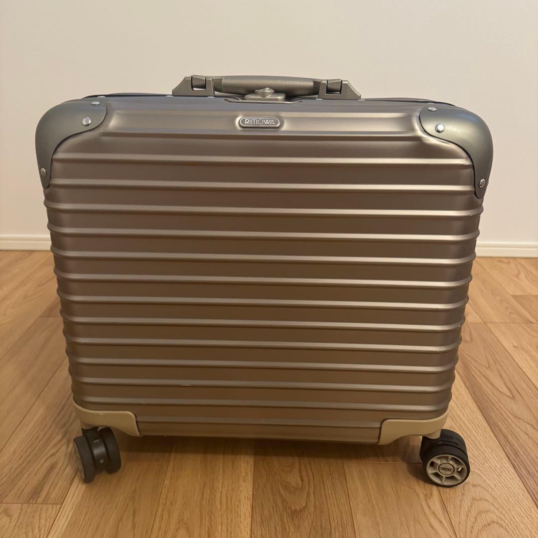 s*9様 【貴重な4輪タイプ】RIMOWA キャリーケース トパーズ チタニウム