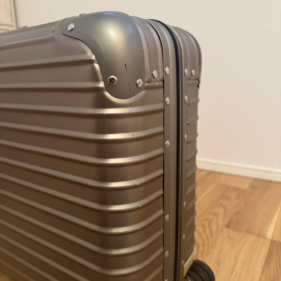 s*9様 【貴重な4輪タイプ】RIMOWA キャリーケース トパーズ チタニウム