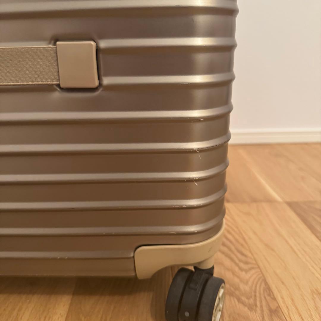 s*9様 【貴重な4輪タイプ】RIMOWA キャリーケース トパーズ チタニウム