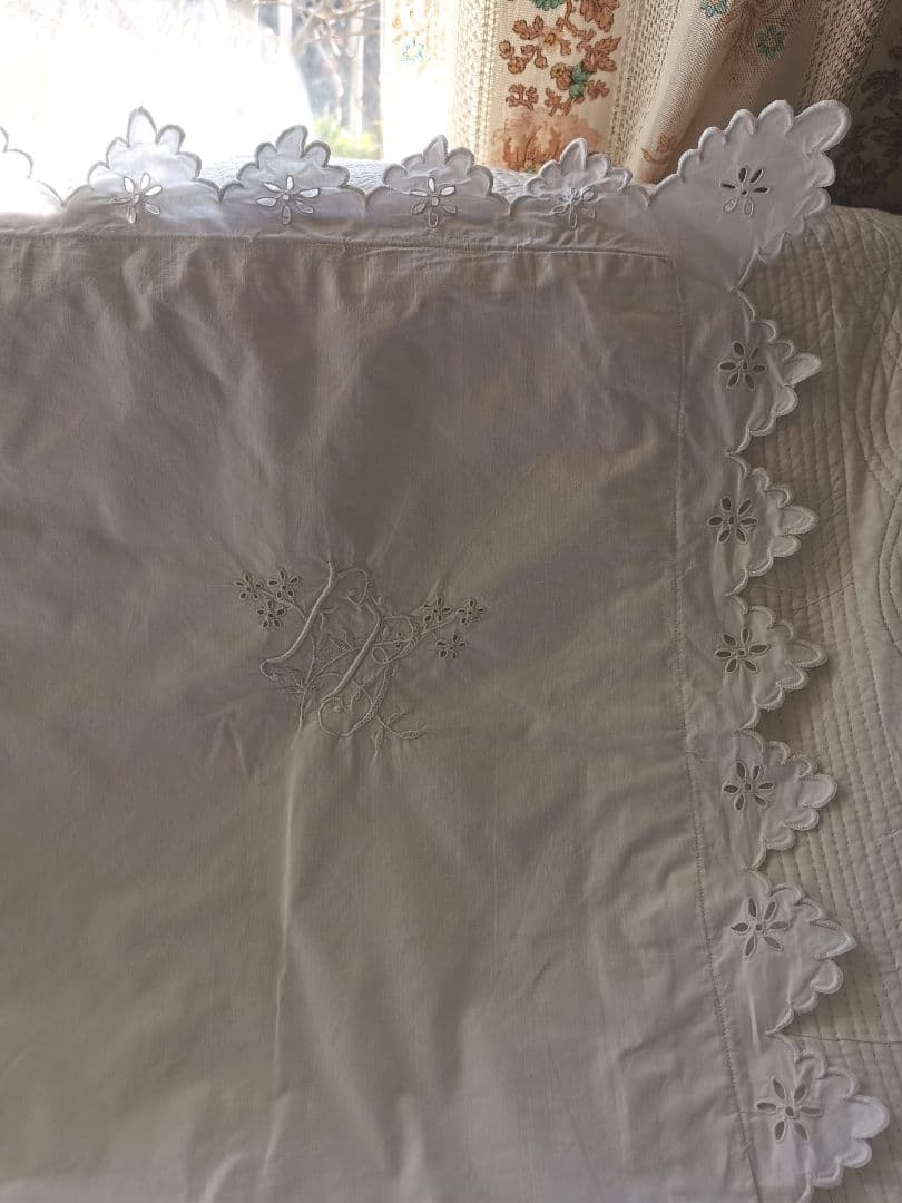 アンティークフランス オープンカットワーク＆スカラップ刺繍ラージクッションカバー