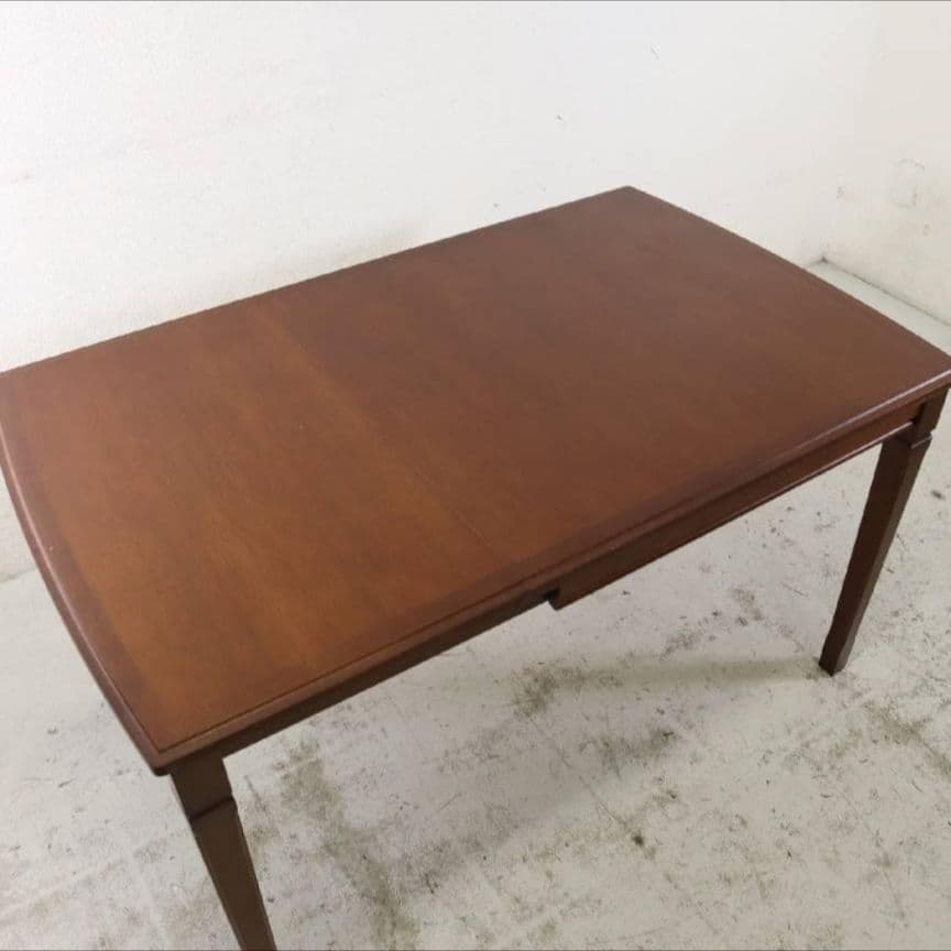 折りたたみ式ブラウン木製ダイニングテーブル