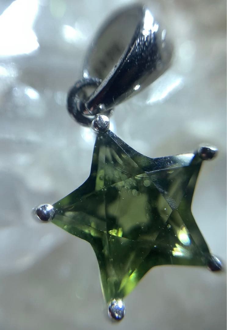 7日まで特価にて❣️★高品質★ モルダバイト　星型　ペンダントトップ