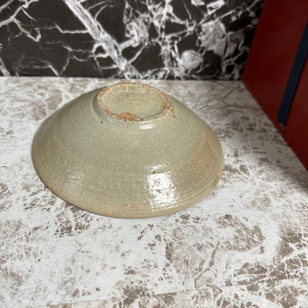 高麗青瓷、平茶碗。無傷、箱。