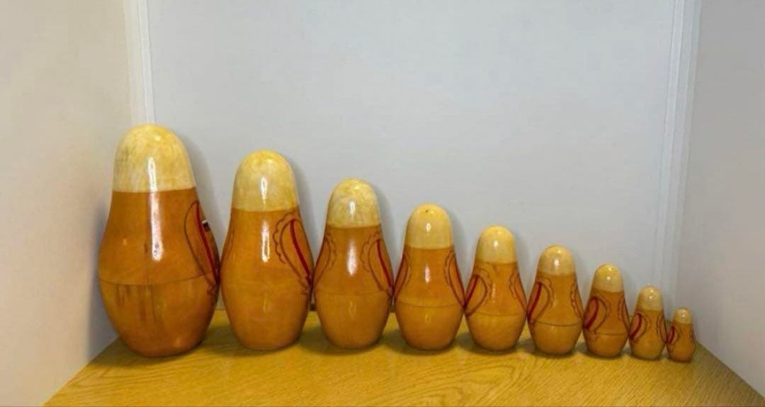 ロシア　ヴィンテージ アーティスト　宇宙モチーフの大きなマトリョーシカ9組