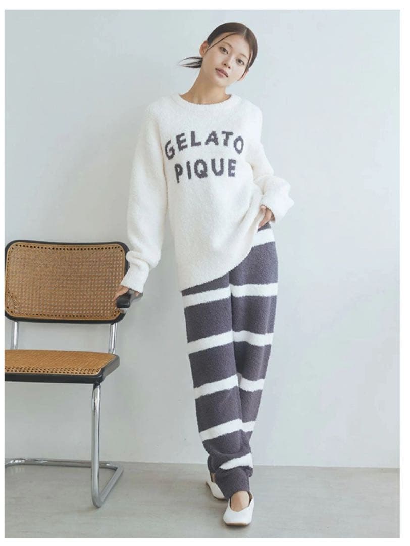 タグ付き新品、ジェラピケ、パウダーロゴジャガードプルオーバー&ロングパンツセット