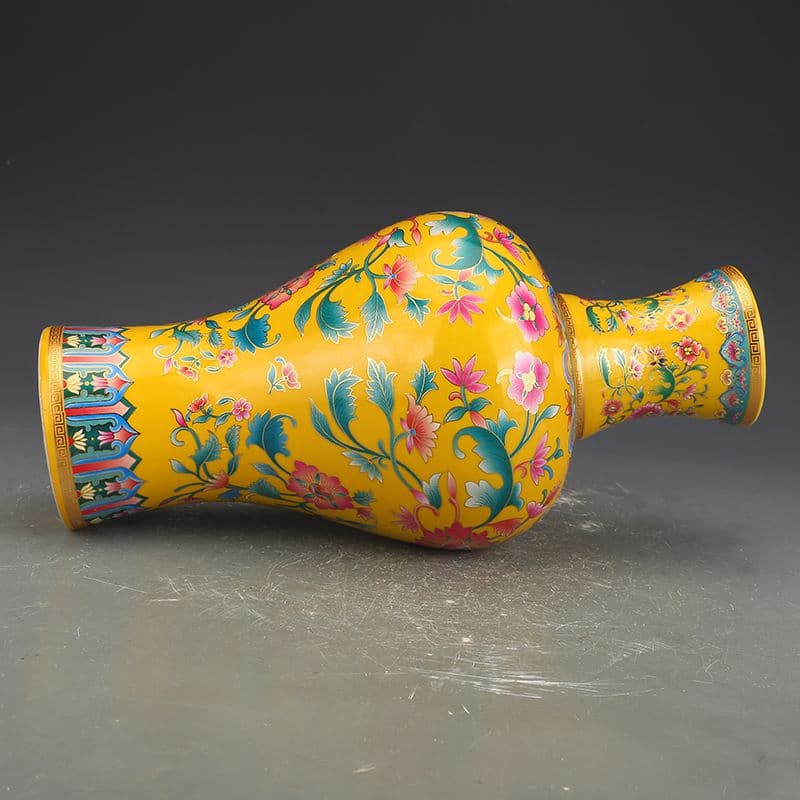 黄地琺瑯彩纏枝紋花瓶 景徳鎮 陶磁器 装飾品 現代工芸品 美術品 置物