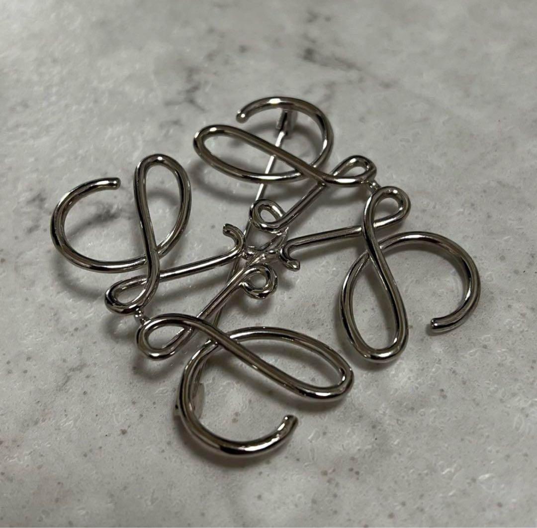 【極美品】LOEWE シルバー アナグラムブローチ