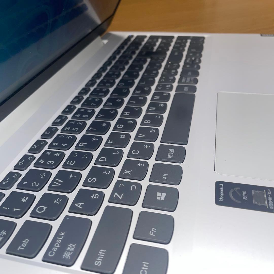 Lenovo 15.6インチホワイト美品❤️快適SSD✨ Windows 11