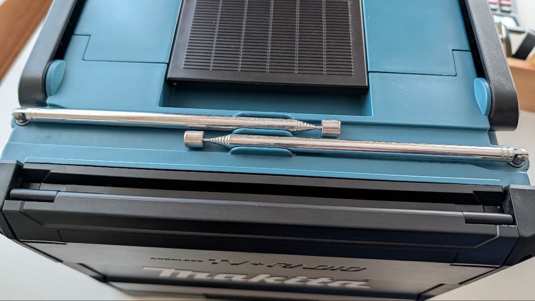 Makita TV100 充電式ポータブルテレビ