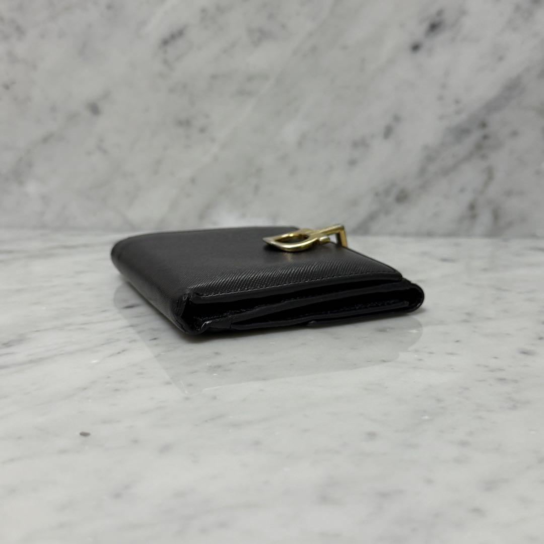 サルヴァトーレフェラガモ 二つ折り財布 ブラック ゴールド ガンチーニ ロック