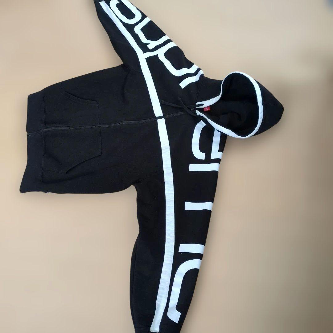 美品☆Supremeロゴパーカー ☆ブラック