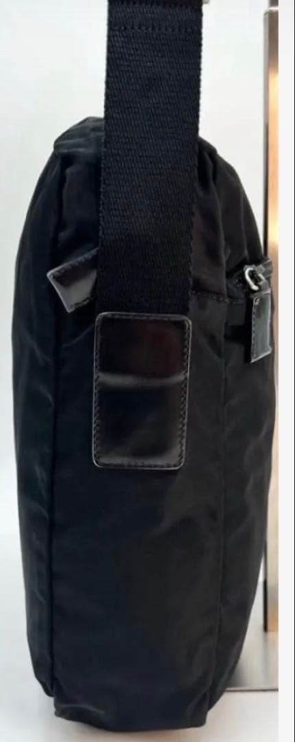 極美品PRADA テスート三角ロゴショルダーバッグ ブラック（未使用に近い）