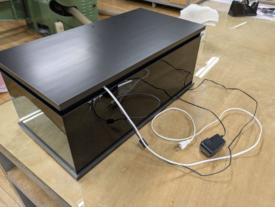 アクリルショーケース　モニター付