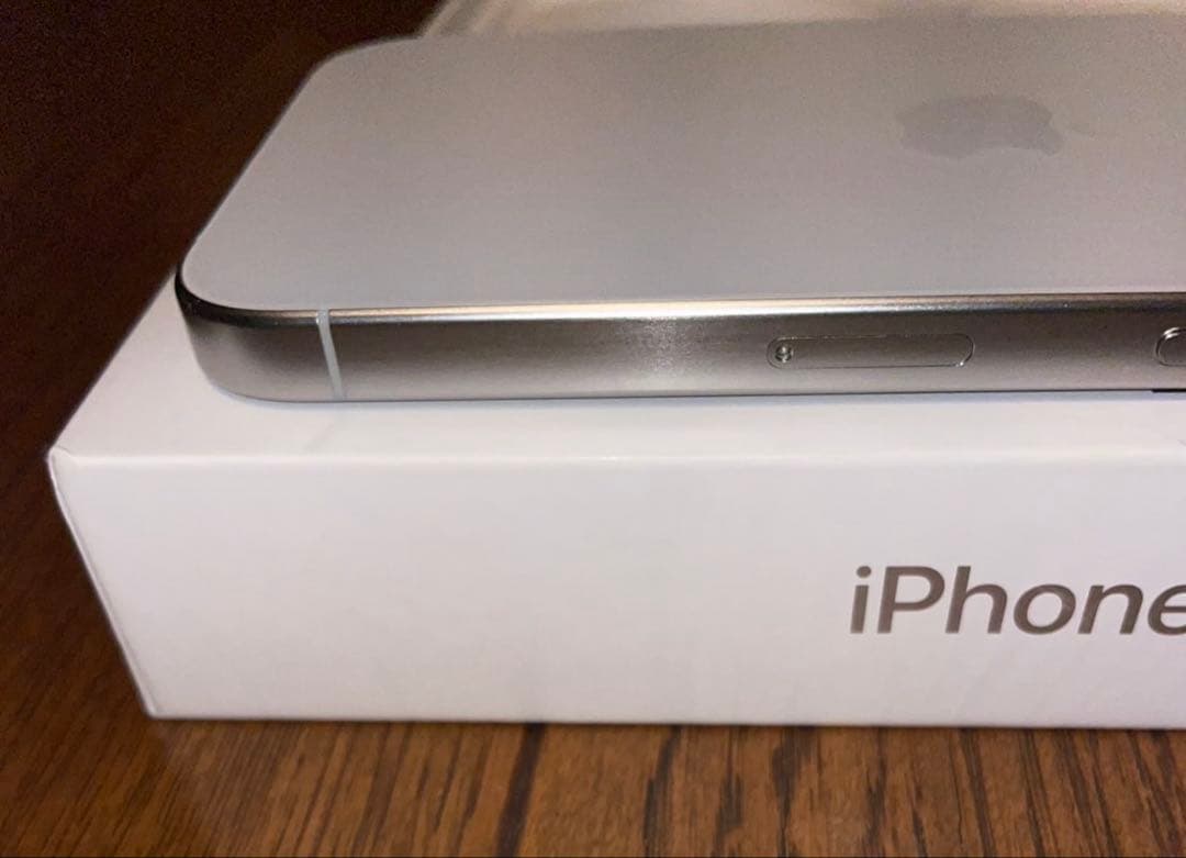 iPhone 15 Pro 256GB ホワイトチタニウム