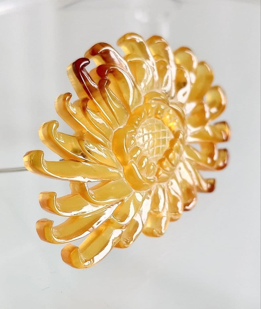 ヴィンテージ ブローチ 本鼈甲 彫刻 菊の花 モチーフ D32
