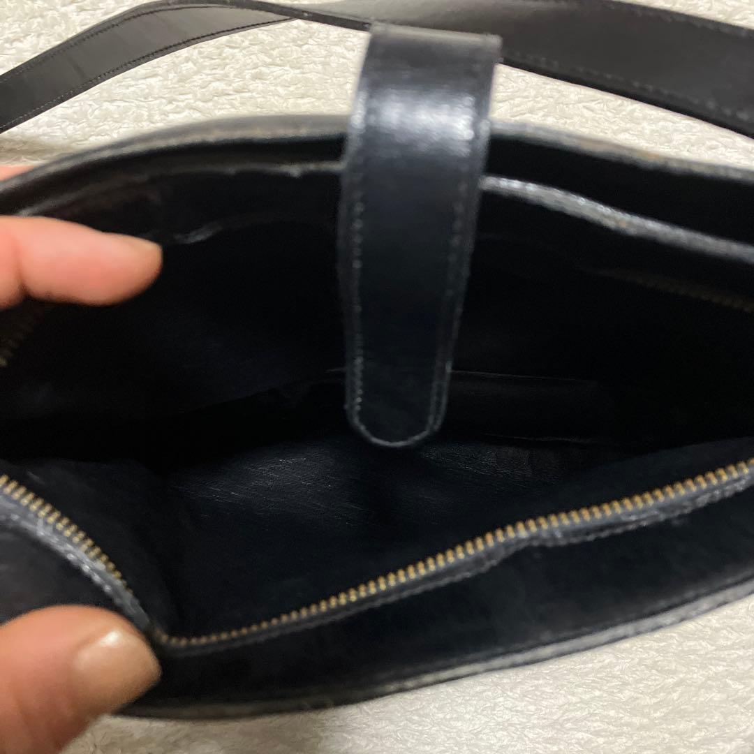 Ferragamo 黒 レザー ショルダーバッグ