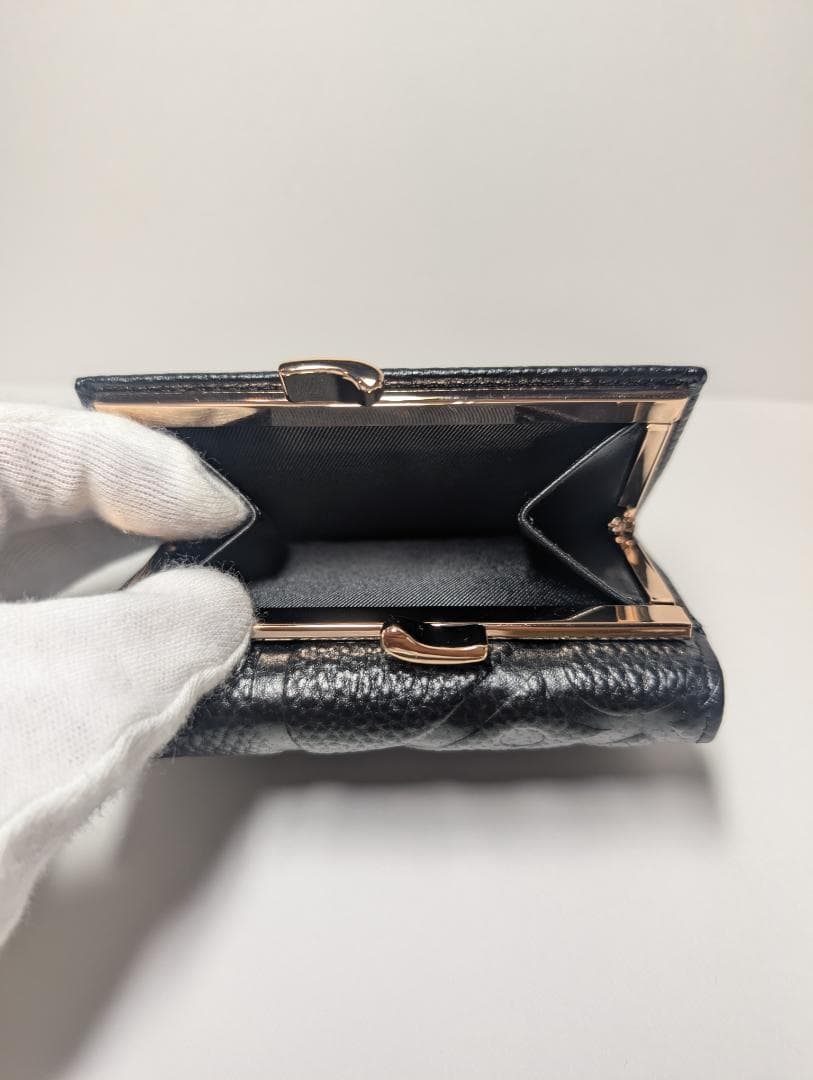 ♡新品未使用♡ ヴィヴィアンウエストウッド　三つ折り　黒　913VW111