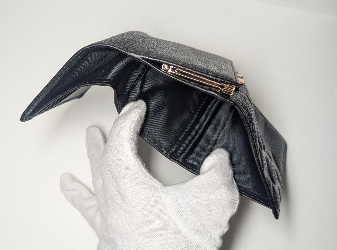 ♡新品未使用♡ ヴィヴィアンウエストウッド　三つ折り　黒　913VW111