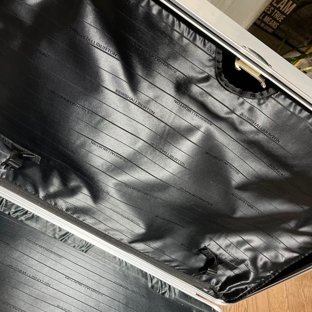 【廃盤品】頑丈です！シンプル構造　ゼロハリバートン　アルミ製キャリーケース