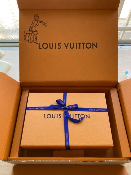 100% 新品未開封ですが,超豪華なルイヴィトンポストカード 梱包お箱