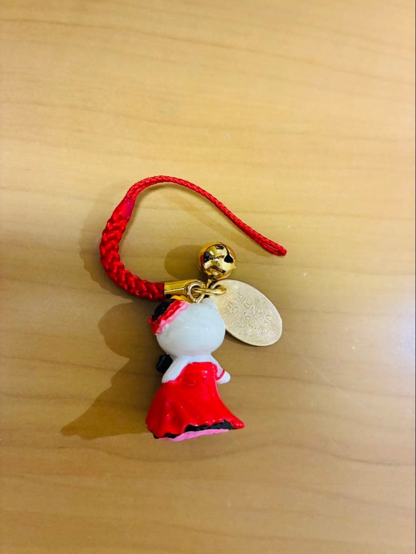 ハローキティ 赤いドレス ストラップ　USJ限定品2008年