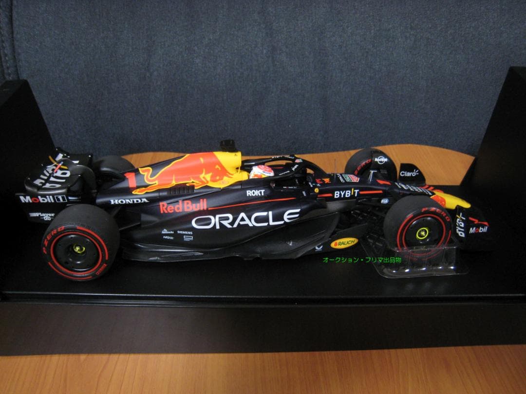 【12/7まで】レッドブルRB19　ミニチャンプス1/18　フェルスタッペン