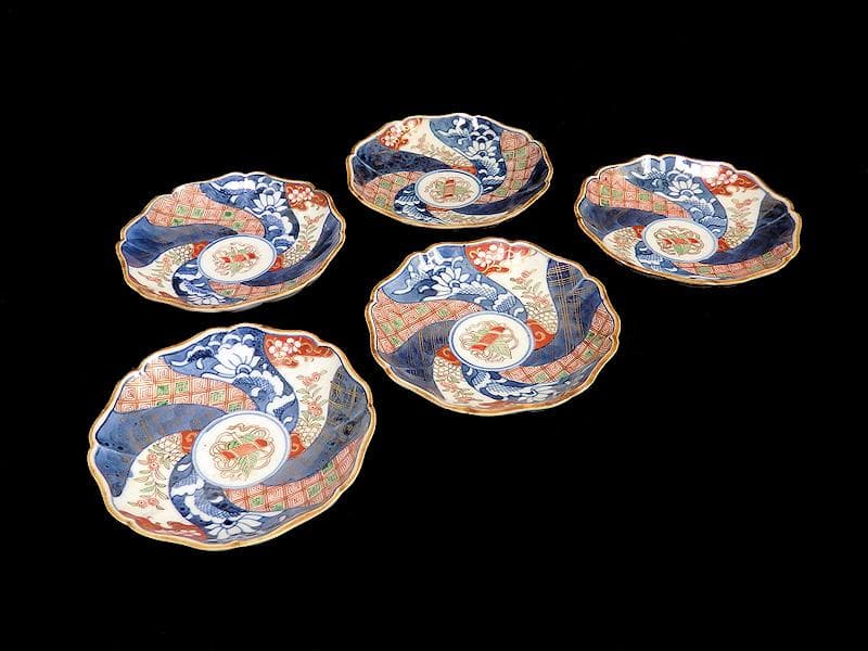 大聖寺伊万里　染錦　捻り紋　芭蕉葉に巻物　３寸半皿 ５枚　C840AS-BQo