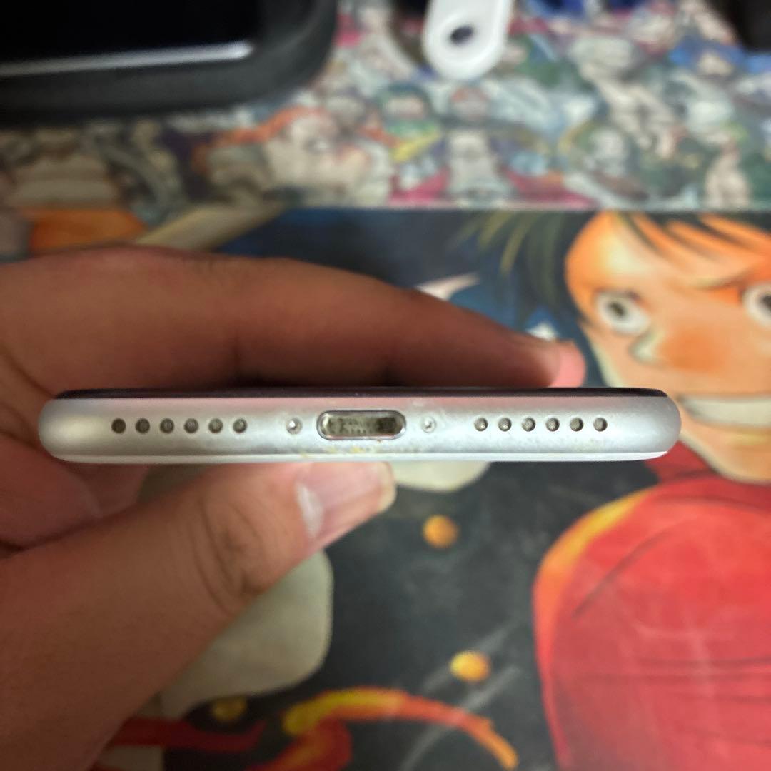 Apple iPhone SE 第2世代　64gb ホワイト　82%