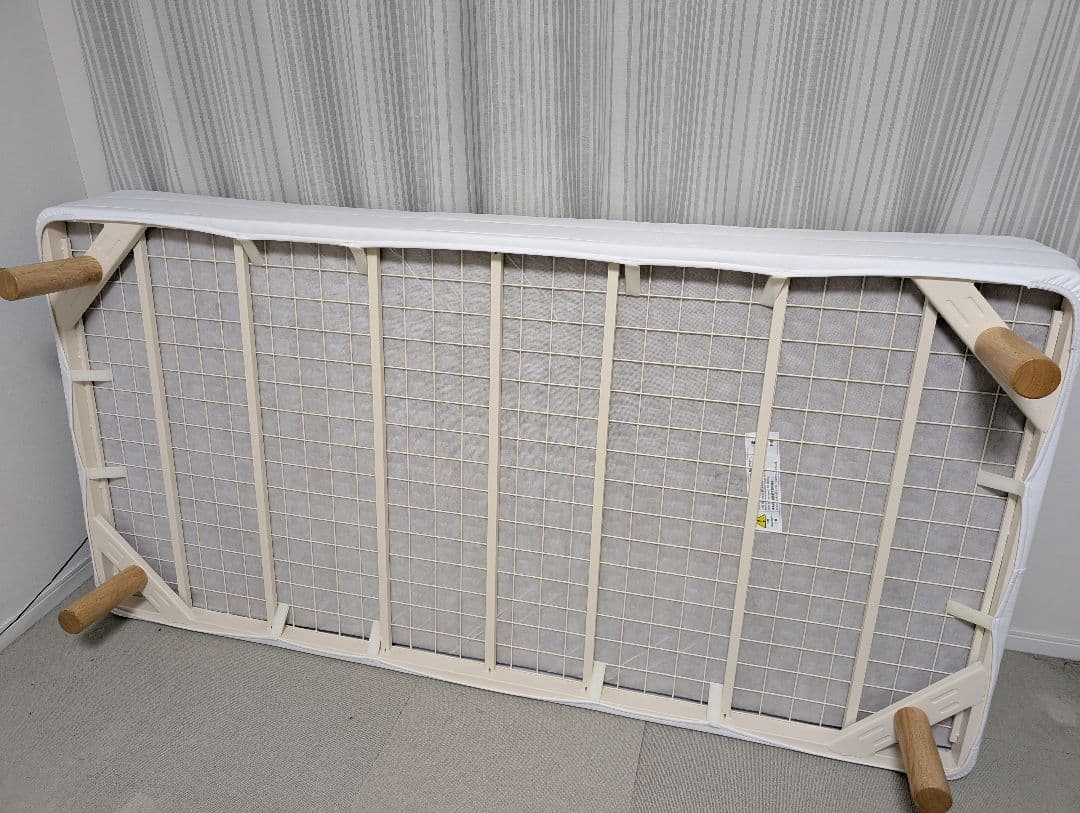 シングル脚付きマットレス ホワイト