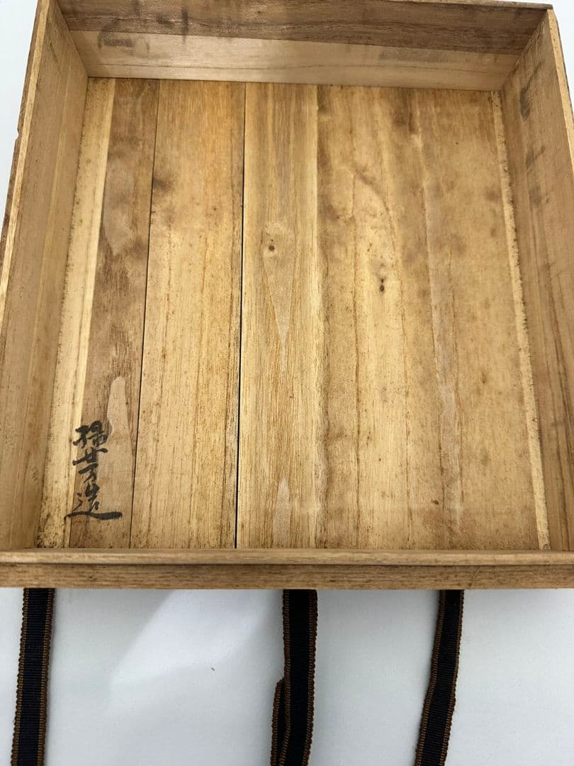 お節料理用、黒い木製重箱 金色の鳥の装飾 田坂宝