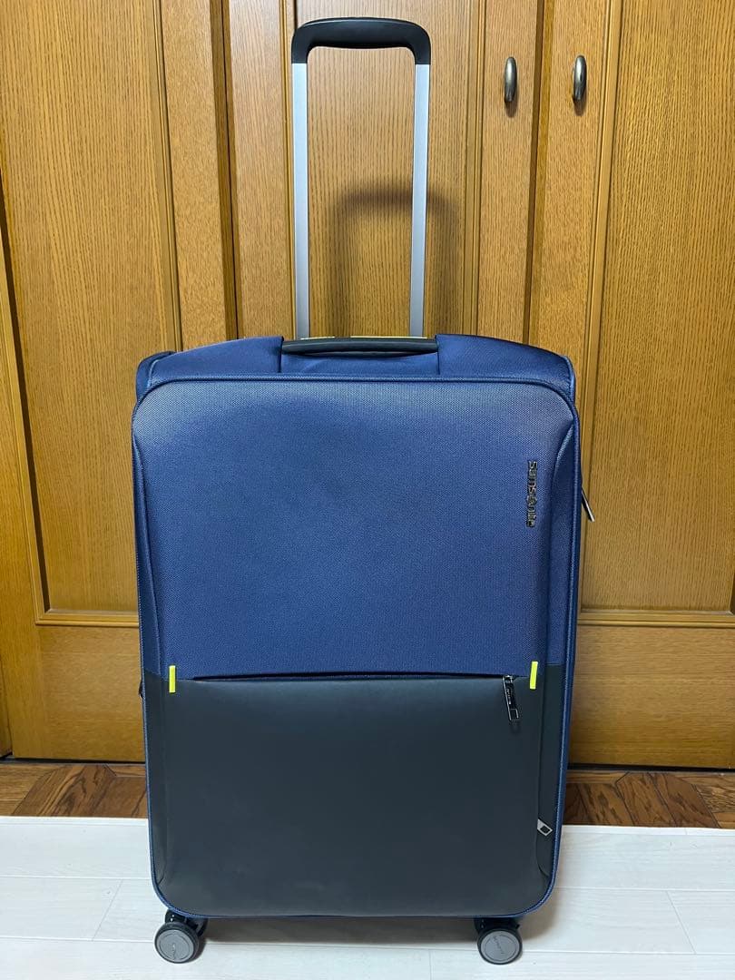 【超軽量】サムソナイト スーツケース ストラリウム スピナー Mサイズ