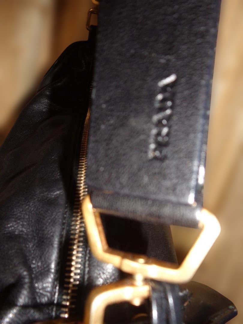 プラダ　黒 レザー ハンドバッグ ゴールド金具