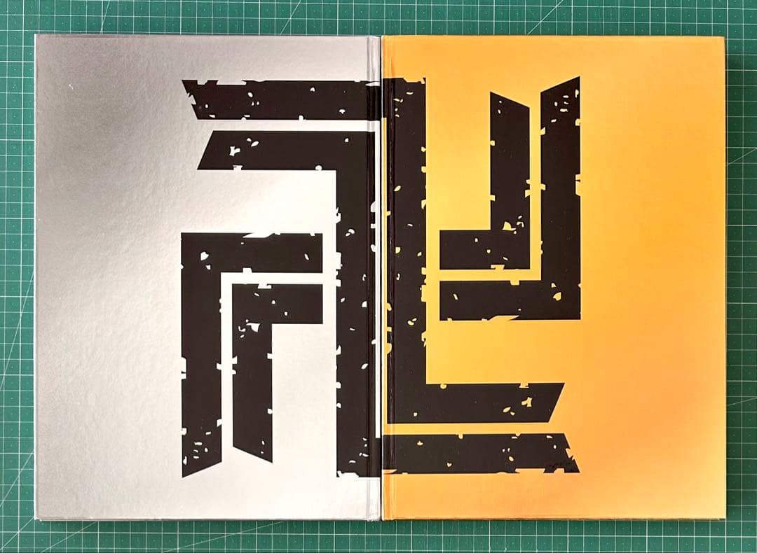 東京卍リベンジャーズ 書き下ろし新体験展　最後の世界線　公式図録　2冊セット