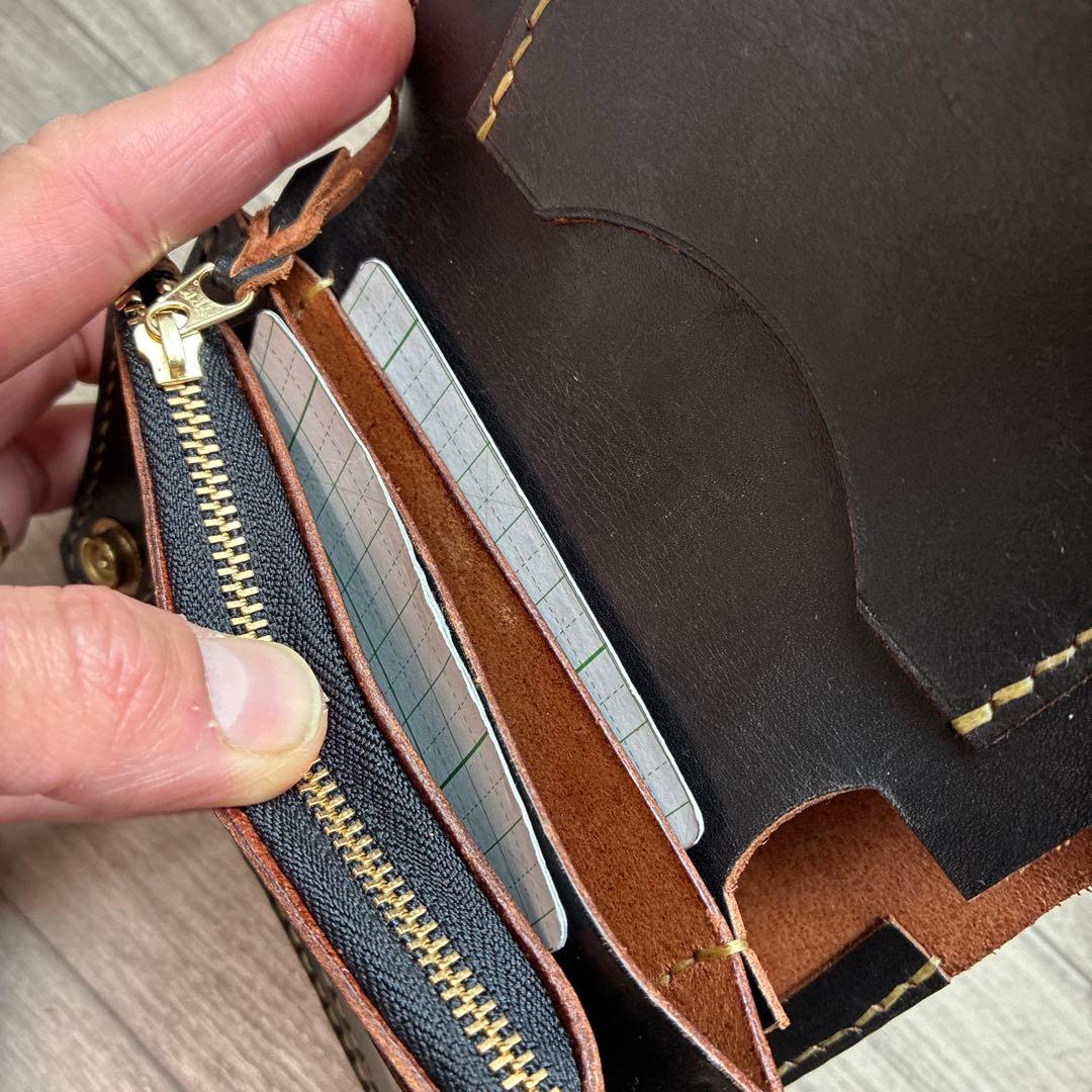 【週末セール】茶芯ブラック　トラッカーウォレットミドル　真鍮　お札を折らずに収納