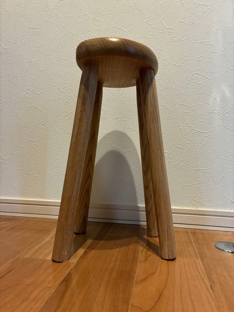 可愛いオコジョて栗のロースツール