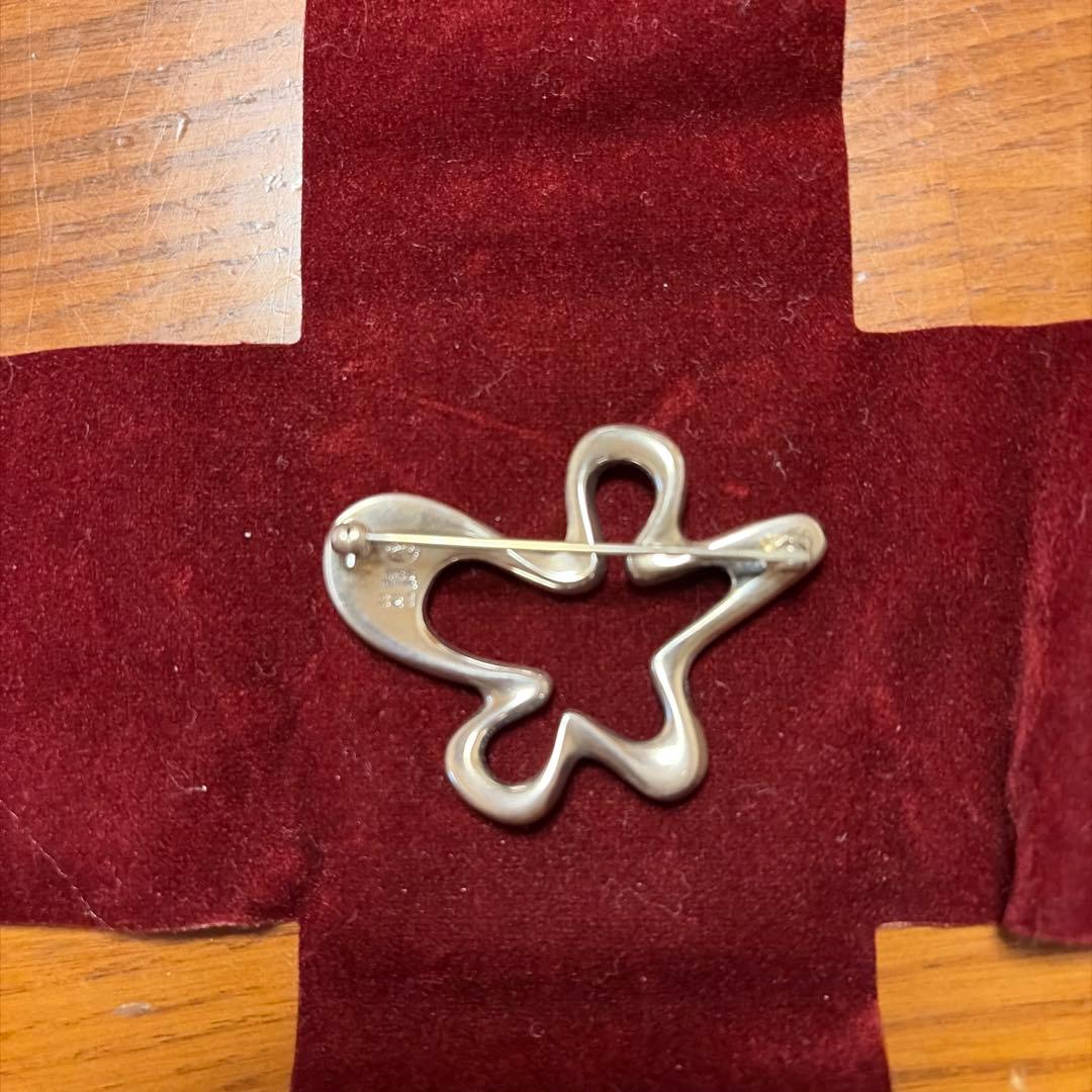   シルバー 花型ブローチ