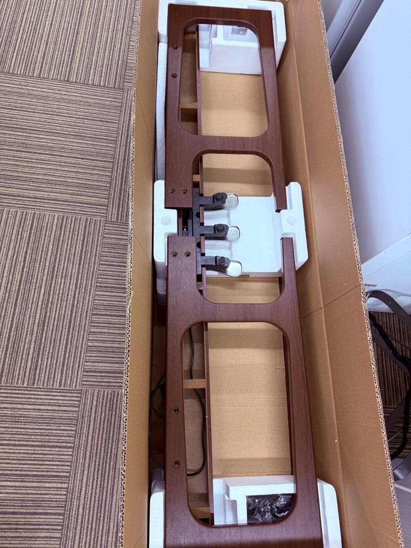 電子ピアノ88鍵盤　給電式　蓋スライド　マホガニー