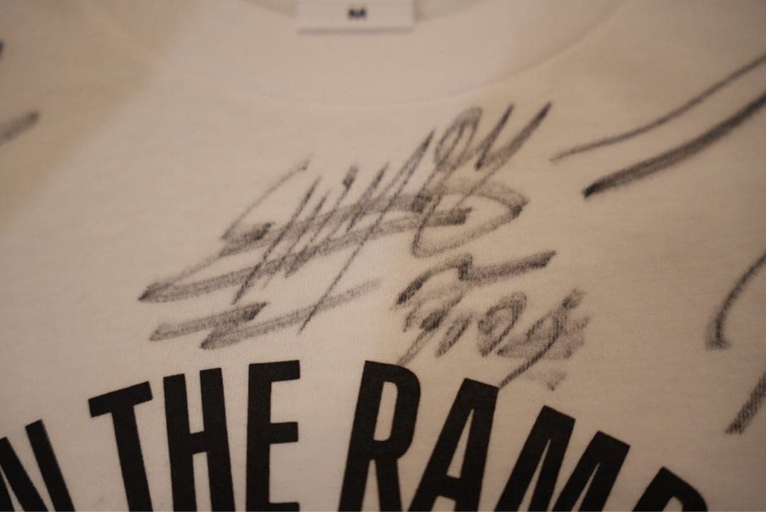 【美品】RAMPAGE ランぺ　サイン入りTシャツ