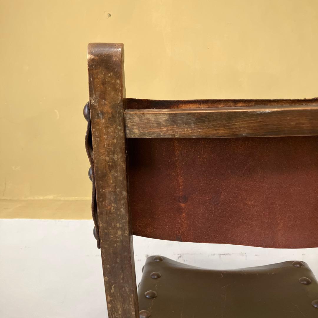 アンティーク彫刻入りダークブラウン木製椅子イギリスヴィンテージスタッズレザー