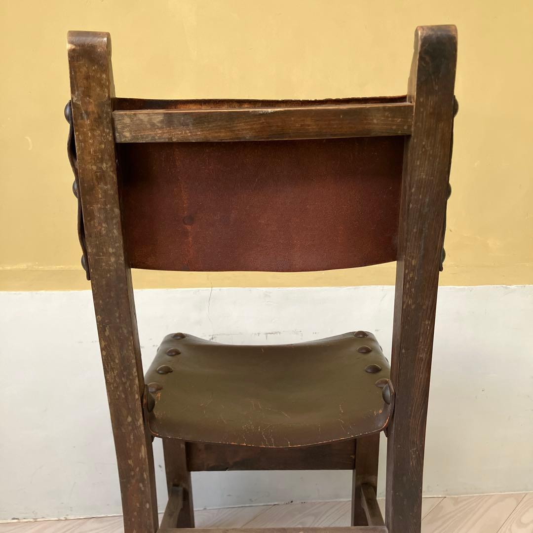 アンティーク彫刻入りダークブラウン木製椅子イギリスヴィンテージスタッズレザー