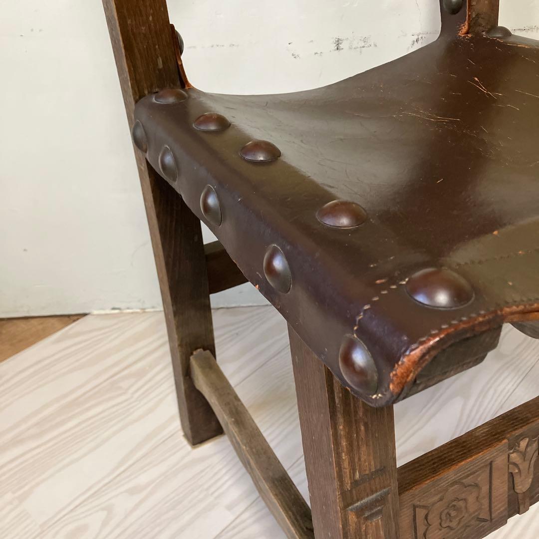 アンティーク彫刻入りダークブラウン木製椅子イギリスヴィンテージスタッズレザー